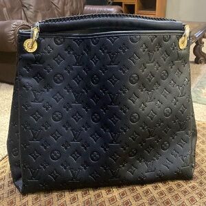 New inspired shoulder bag.